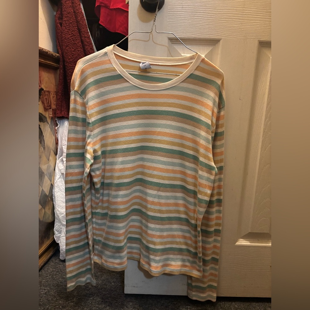 🎈 SOLD 🎈 YOUTH XL/ WOMENS M/L GAP Fitted Long Sleeve Tee in Orange and Green